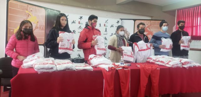 Tarija recibió indumentaria para el nacional de raquet