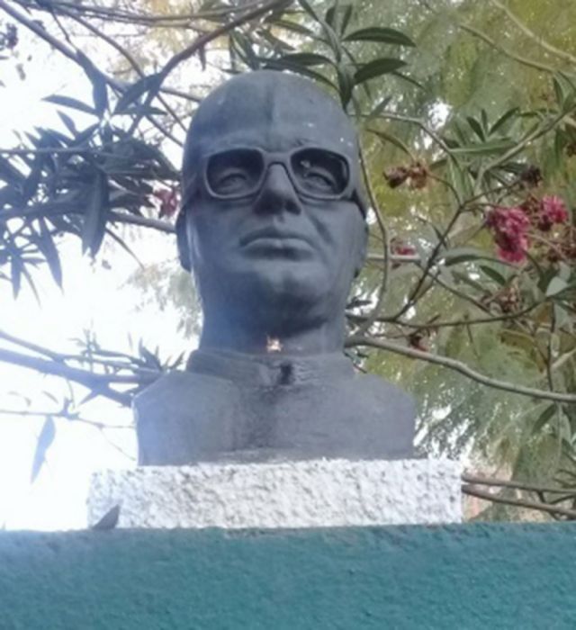 Busto del R.P. Bartolomé Attard, en la Clínica “Attard”