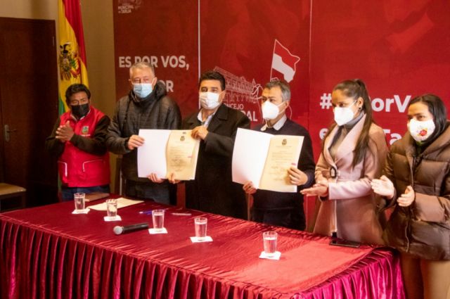 Alcalde promulga tres importantes leyes en beneficio de la población Tarijeña