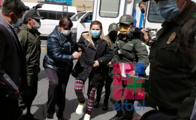Añez salió temporalmente de la cárcel para recibir valoración médica en un hospital