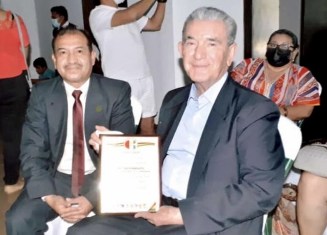 “Birrete de Oro”, la distinción concedida a Carlos Cabrera de Tarija