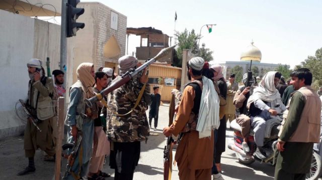 Los talibanes se apoderan de más ciudades afganas