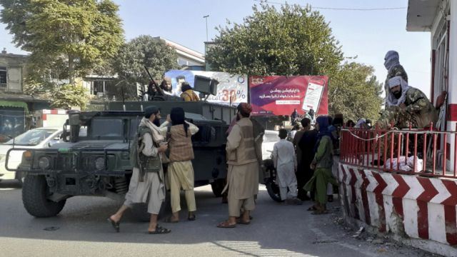 Talibanes controlan 6 provincias afganas  y cercan Kabul 