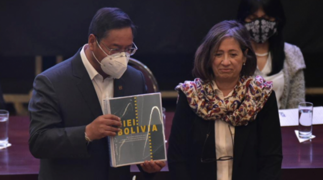 Arce recibe informe del GIEI y pide aprobar juicio de responsabilidades por violación de DDHH