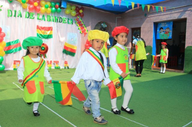 La guardería fue decorada según la ocasión.