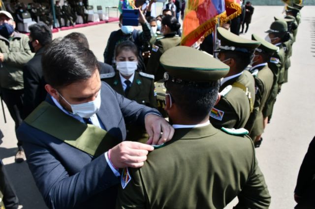 Imponen nuevos grados de sargentos en la Policía