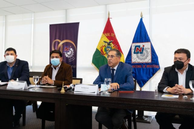 Gobierno y la CNI pactan lucha contra el contrabando