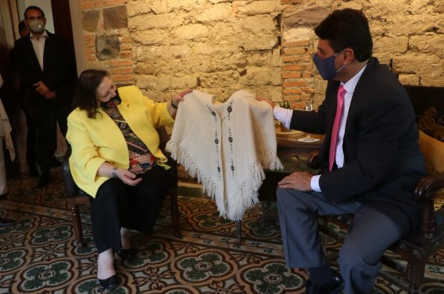 Alcalde Torres busca consolidar becas, exportación, cultura a través de la embajada Norteamérica