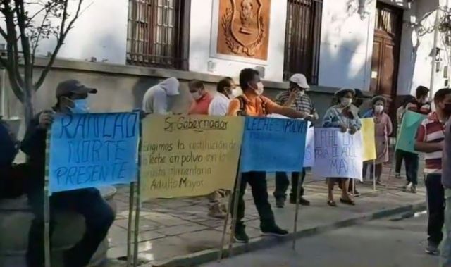 Movilización de productores lecheros
