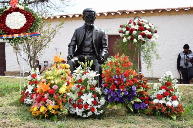 Óscar Alfaro, a cien años del nacimiento del príncipe de la poesía