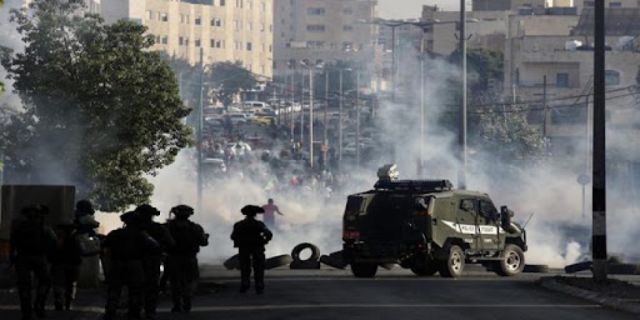 Militares israelíes reprimen protestas palestinas