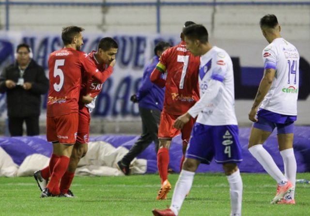 Royal Pari espera a San José con toda su estantería 