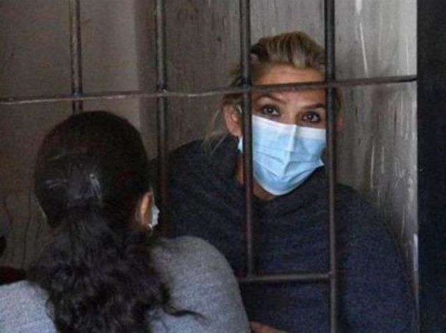 Abogado de Añez espera que juez levante de oficio la detención al cumplirse el plazo de investigación