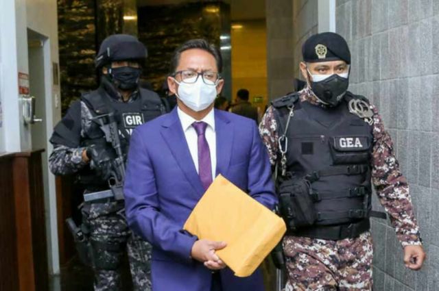 Parlamento censura y destituye a defensor del pueblo de Ecuador