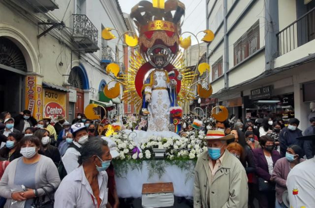 Una réplica de San Roque acompañó la procesión 