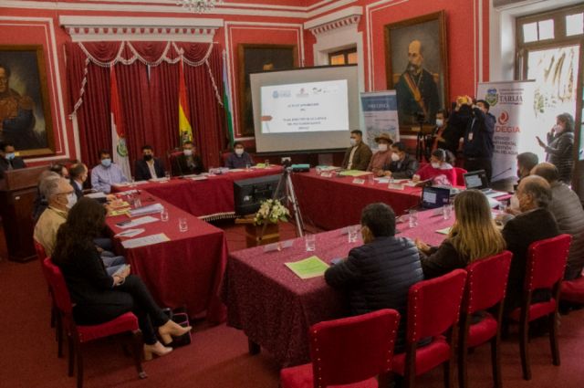 Alcalde de Tarija afirma que se trabaja en la reconversión productiva  