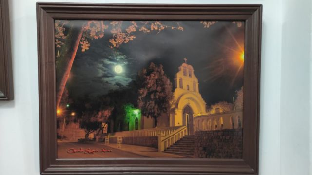 Iglesia de la Loma de San Juan en una noche de luna llena. 