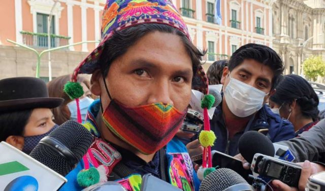 Viceministro denuncia penalmente a Camacho y Calvo por racismo y ultraje a símbolos nacionales