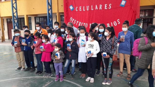 Educación entregan celulares a estudiantes "vulnerables" de Entre Ríos -Tarija
