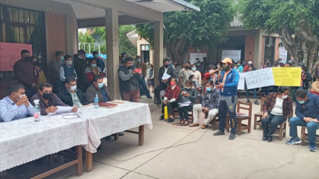 Gobernador compromete continuidad de construcción de colegios en Bermejo