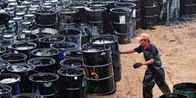 La OPEP y Rusia evalúan reajuste de oferta petrolera