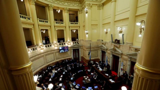 Senado de Argentina aprueba un dictamen en rechazo a la pretensión de Chile de extender su plataforma continental Senado de Argentina aprueba un dictamen en rechazo a la pretensión de Chile de extender su plataforma continental