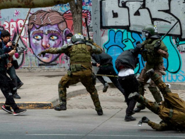 Chile: Carabineros reprimen movilización de mapuches