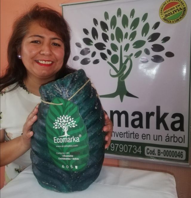 Ángela Becerra y su propuesta de urnas ecológicas para cambiar lápidas por árboles