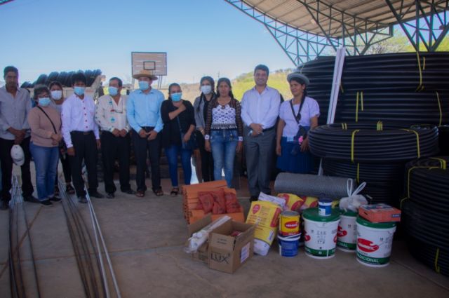Comunidades de Tolomosa - Tarija reciben 11 km de tubería 