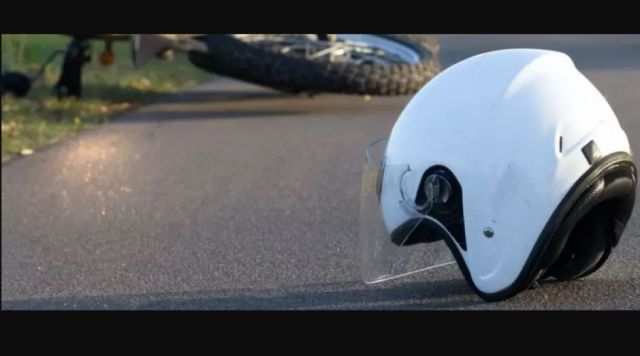 Familia en motocicleta se accidenta en Bermejo y muere la madre