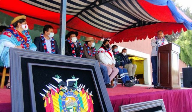 Gobernador compromete proyectos de agua para Iscayachi en su aniversario