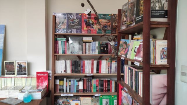 El interior de Rosch Book’s.