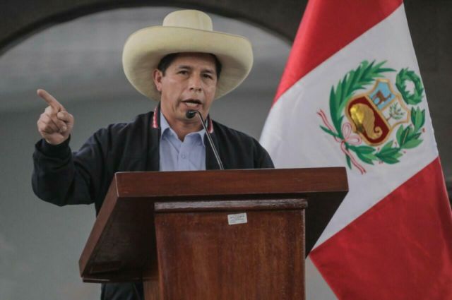 Castillo critica versiones sobre su posible destitución
