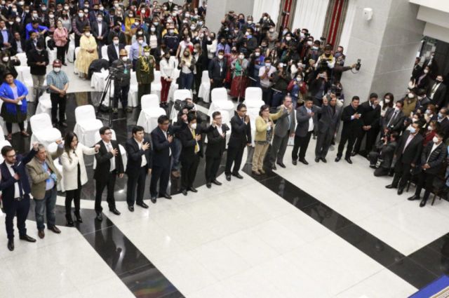 Organizaciones del MAS reprueban la gestión de 8 ministros de Luis Arce