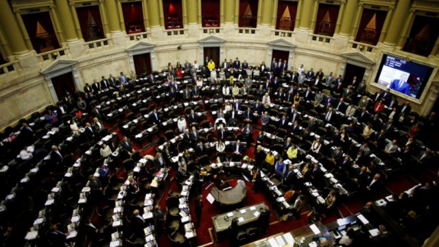 Aprueban ley para rotular alimentos no saludables en Argentina