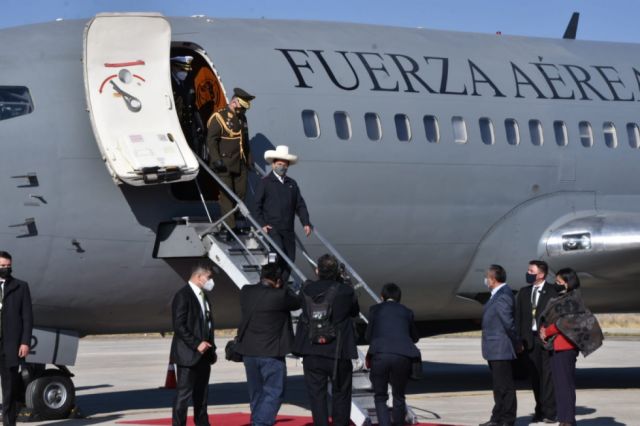 Arriba a Bolivia el presidente de Perú, Pedro Castillo