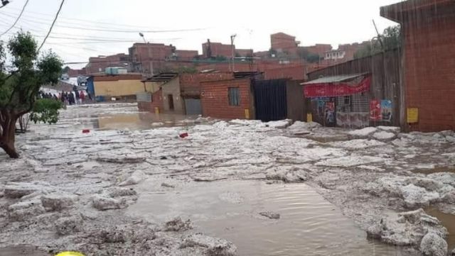 Torrencial lluvia y granizada dejó  calles y viviendas afectadas en Tarija