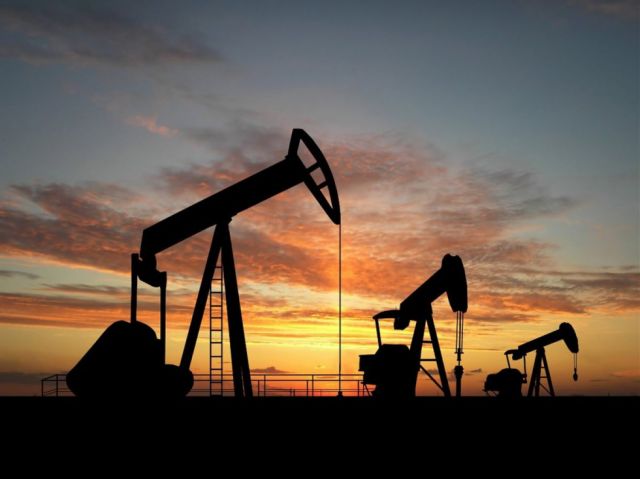 Precio del WTI retrocede 2 dólares