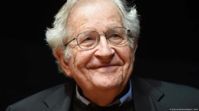 Chomsky: lo que han llamado infodemia amenaza el planeta