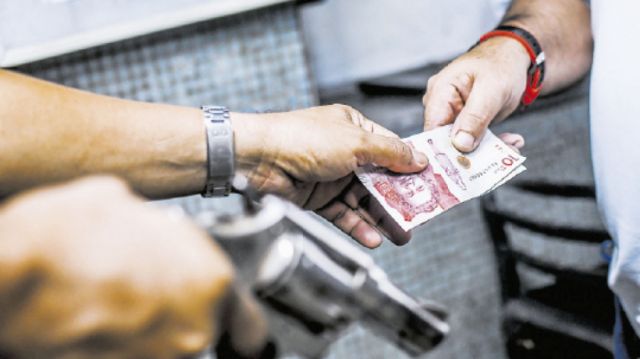 Falso policía extorsiona, le quita un celular y Bs 1.300 a un joven en Tarija
