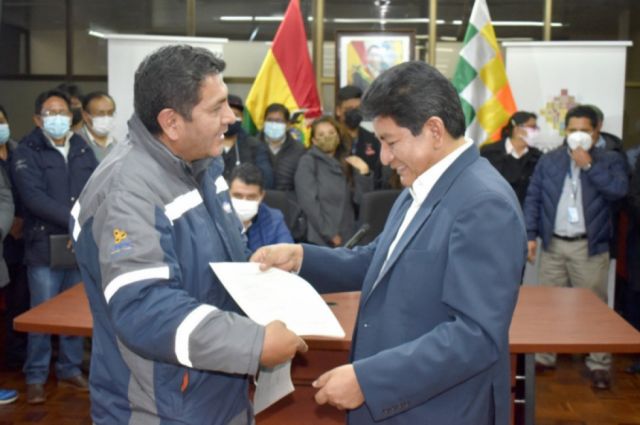 Naabol firma contratos con extrabajadores de Aasana