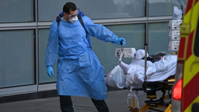 Covid: Reino Unido eleva la alerta  por casos graves de Ómicron