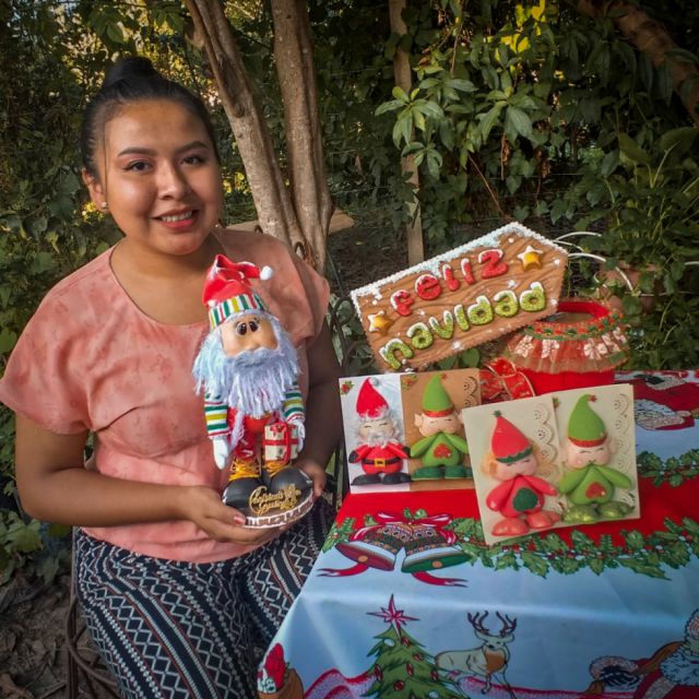 Lizeth Guzmán y sus artesanías en goma eva