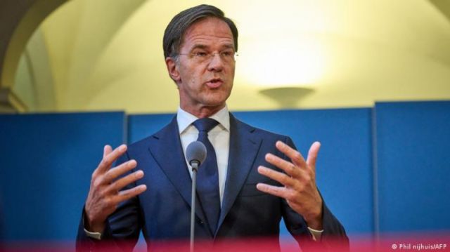 Holanda decreta 25 días de confinamiento 