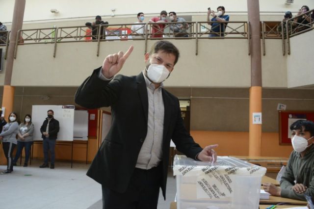 Boric se impone en el balotaje chileno