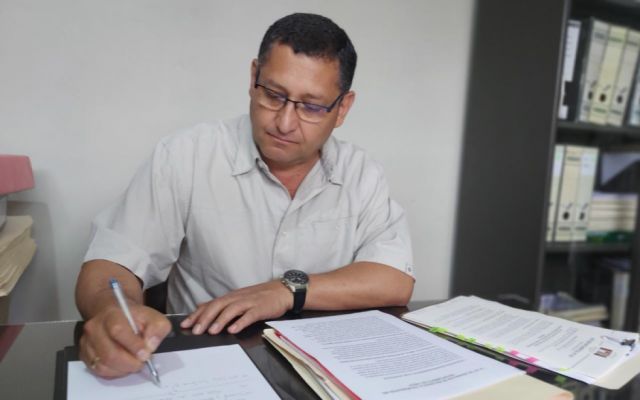 Montes promulga la nueva Ley del 8% y alcaldes radicalizan bloqueos