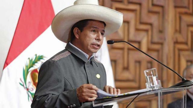 Castillo plantea a partidos compromiso y unidad