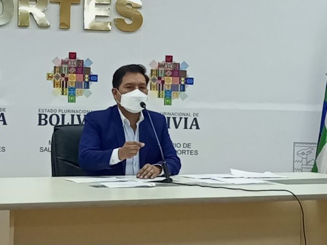Ministro califica de "ineficiente" a Camacho en la lucha contra el Covid-19