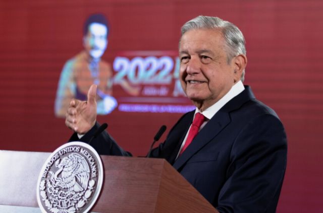 AMLO reconoce deficiencias en el sector salud
