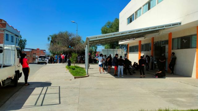 Tarija: Población se aglomera por vacunas, mañana inicia la vacunación móvil